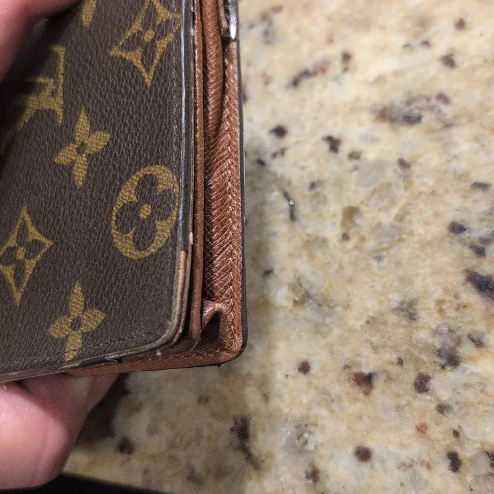 Louis Vuitton Brown Monogram Simple Wallet. Authentic - Picture 6 of 7